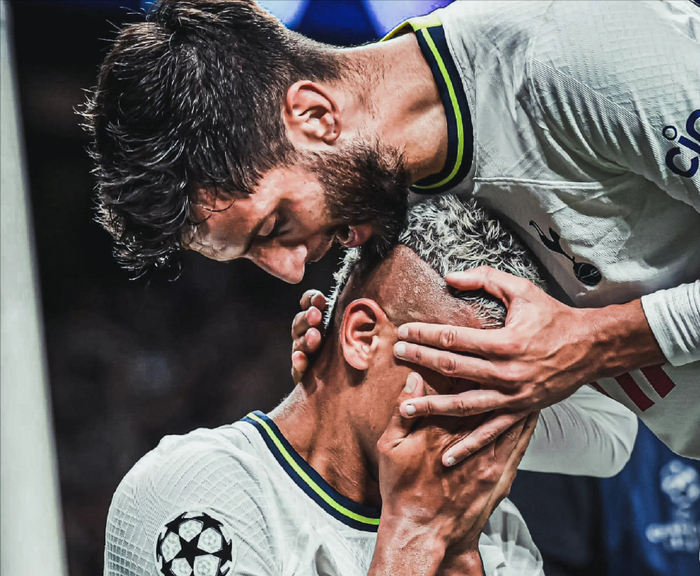 那不勒斯横扫比利时，穆勒扛起全队