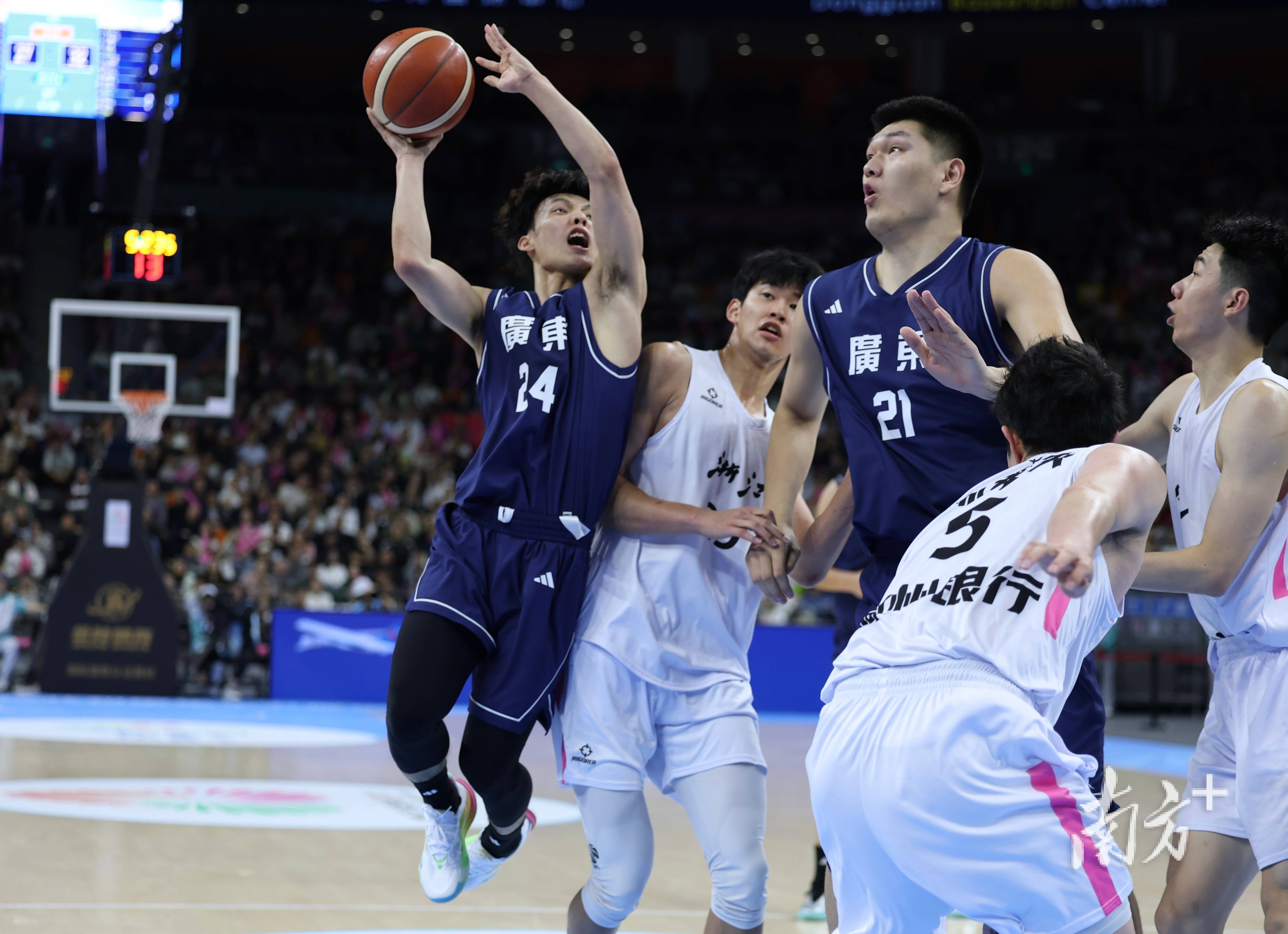 国内篮球赛事纷陈，各队实力难分伯仲！