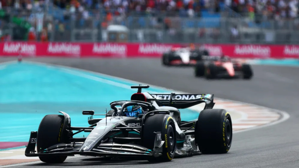 威廉姆斯横扫阿斯顿马丁，拉塞尔扛起全队