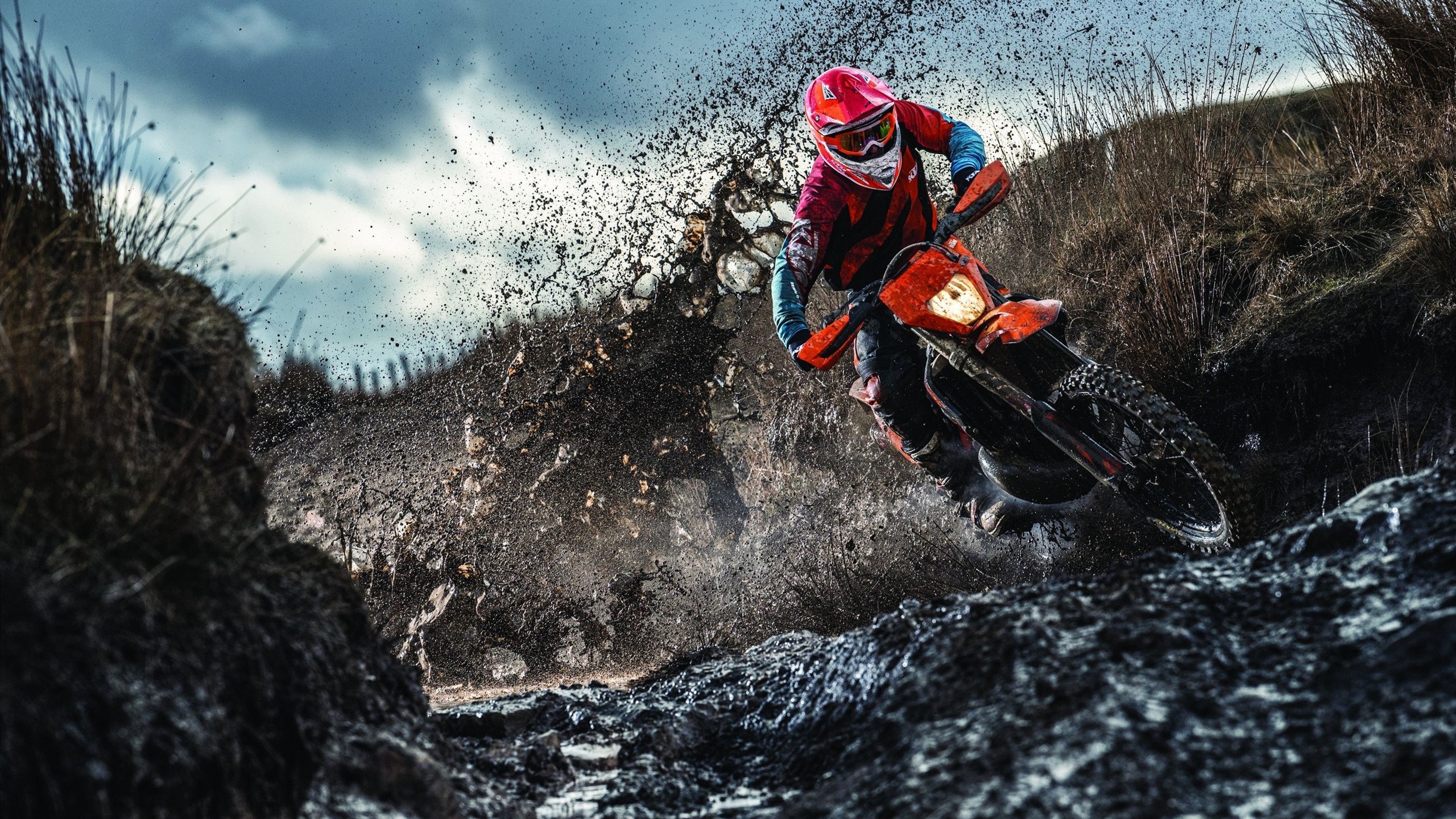 金玟哉一锤定音！委内瑞拉爆冷击败西班牙，亚洲铁卫书写历史